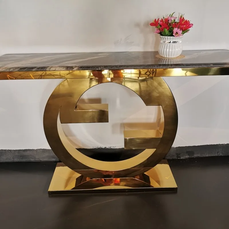 Современный роскошный консольный стол из нержавеющей стали: Мебель для гостиной с золотистым матовым основанием
Современный роскошный консольный стол из нержавеющей стали: Мебель для гостиной с золотистым матовым основанием