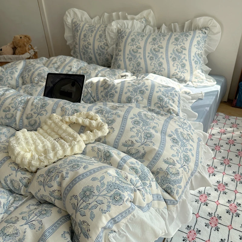 Romantic Style Bedding Set, Lace Duvet Cover Set, Four Piece Bedding Set Bed Sheet, Fully Enclosed for Home Gift
Romantic Style Bedding Set, Lace Duvet Cover Set, Four Piece Bedding Set Bed Sheet, Fully Enclosed for Home Gift
