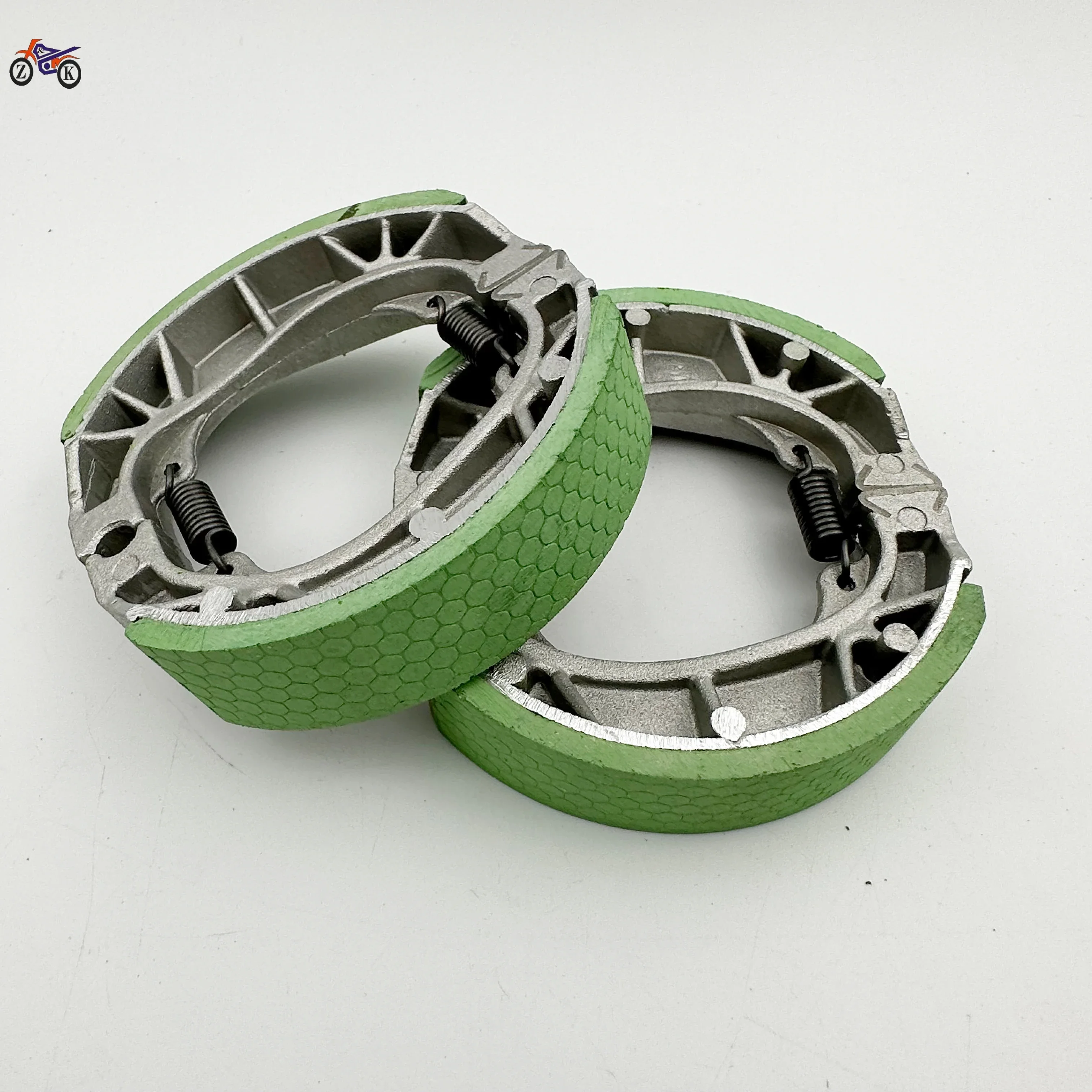 Green mesh front with rear brake shoe pad 45120-001-010 is suitable for Honda Motorcycle CT70, CT90, S90, CB100 and CG125.
Green mesh front with rear brake shoe pad 45120-001-010 is suitable for Honda Motorcycle CT70, CT90, S90, CB100 and CG125.