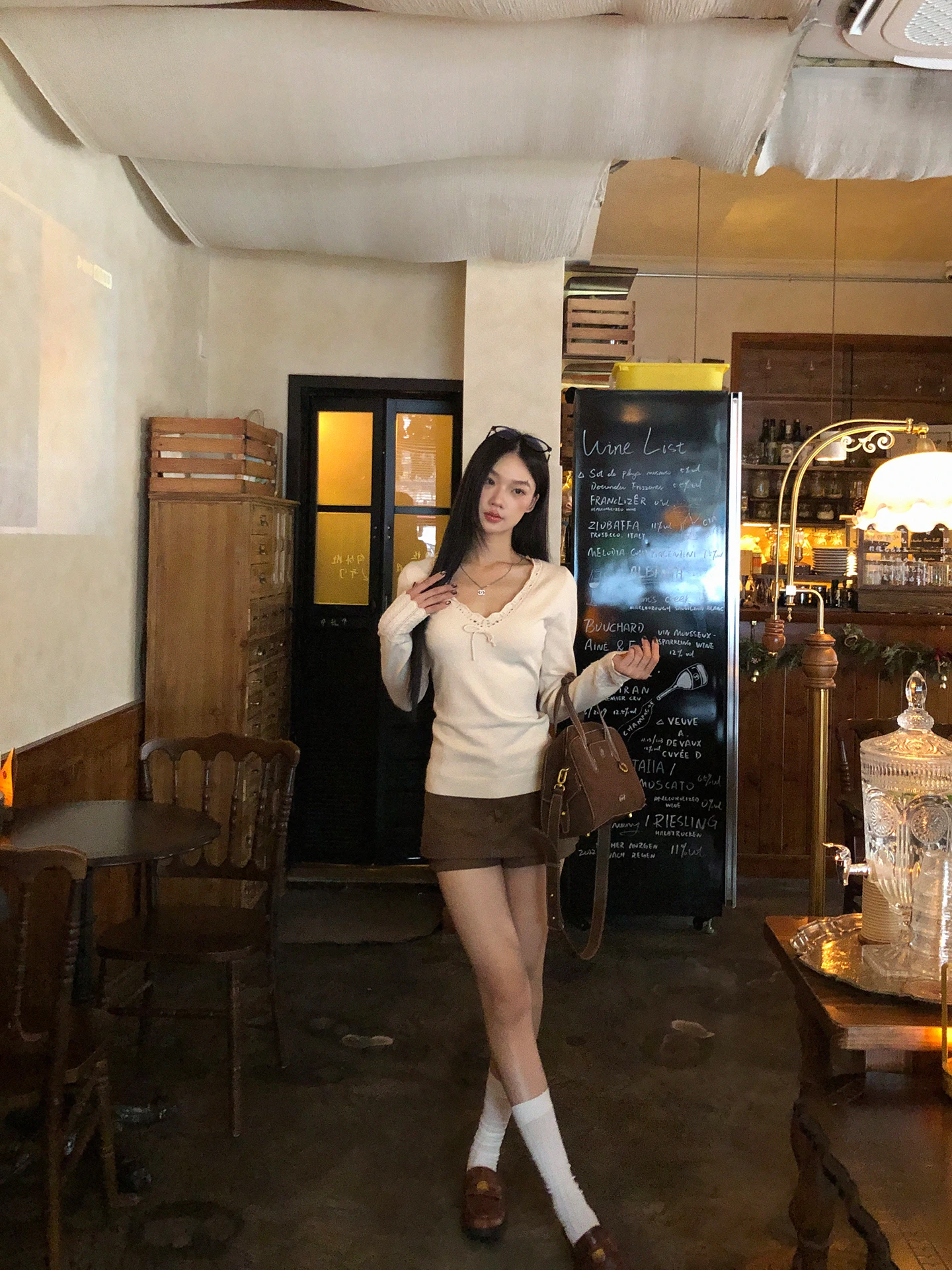 Red Celebri Club Women's Long Sve V-Ne Knitted Sweater Autumn Winter Slim Fit Comfortable High-End Feeling White Top
Red Celebri Club Women's Long Sve V-Ne Knitted Sweater Autumn Winter Slim Fit Comfortable High-End Feeling White Top