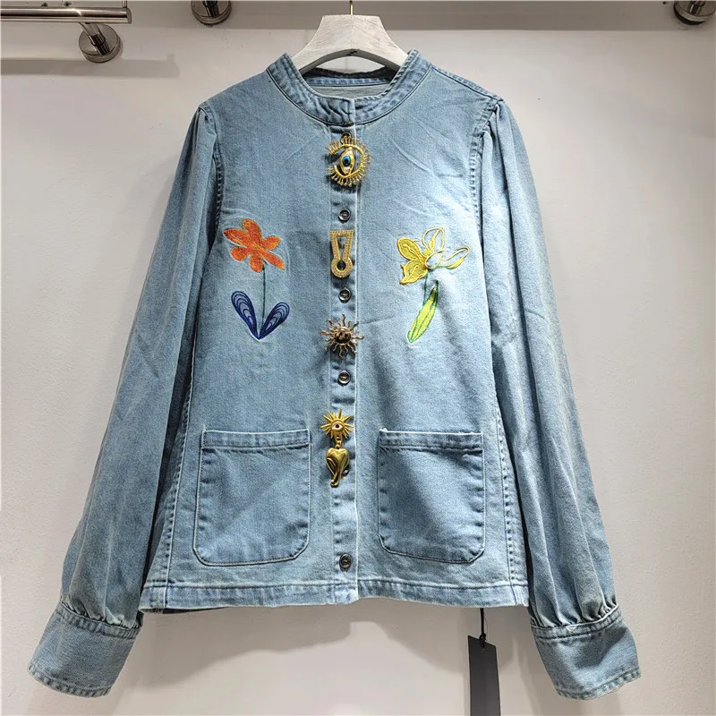 Джинсовая рубашка с воротником-стойкой, декорированная металлическими пряжками и цветочной вышивкой, свободный крой, длинный рукав
Джинсовая рубашка с воротником-стойкой, декорированная металлическими пряжками и цветочной вышивкой, свободный крой, длинный рукав