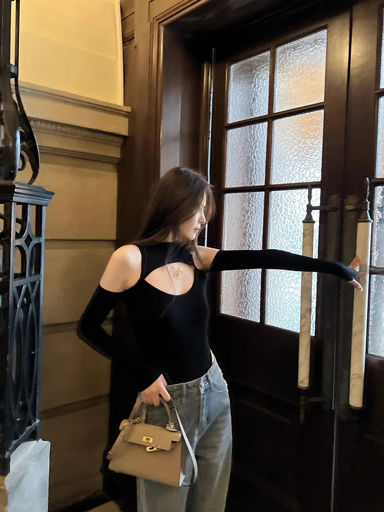 High Fashion Women's Long-Sleeve Bodysuit Solid Color Off-Shoulder Hollow Design Half High Collar Jumpsuit
High Fashion Women's Long-Sleeve Bodysuit Solid Color Off-Shoulder Hollow Design Half High Collar Jumpsuit