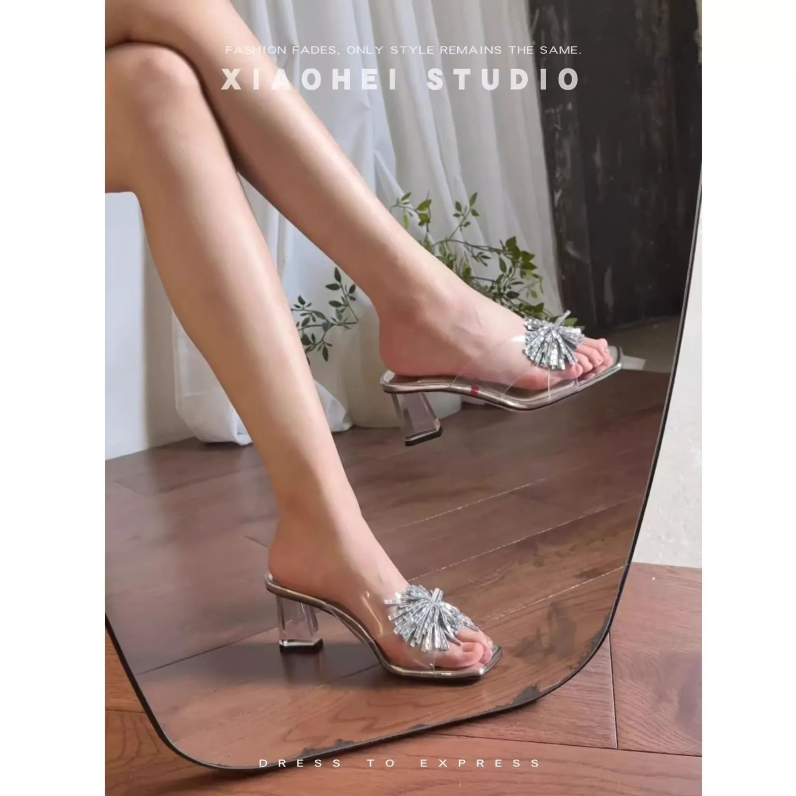 Rhinestone Design Feels Cool and Drags Women's Summer 2026 New Baotou Flat Sandals Roman Slippers
Rhinestone Design Feels Cool and Drags Women's Summer 2026 New Baotou Flat Sandals Roman Slippers