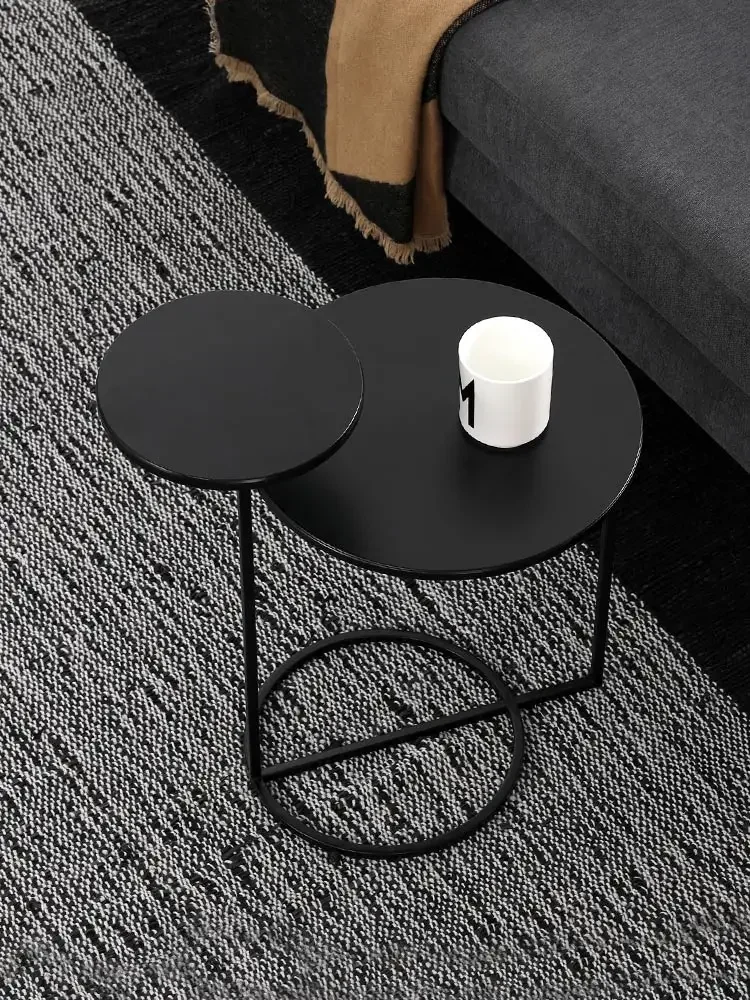 Small simple bedroom, multifunctional wrought iron storage, bedside cabinets
Small simple bedroom, multifunctional wrought iron storage, bedside cabinets