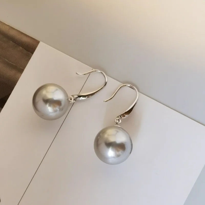 Женские серьги из серебра 925 пробы, темпераментные короткие серьги с жемчугом, элегантные и изысканные серые серьги из стерлингового серебра
Женские серьги из серебра 925 пробы, темпераментные короткие серьги с жемчугом, элегантные и изысканные серые серьги из стерлингового серебра