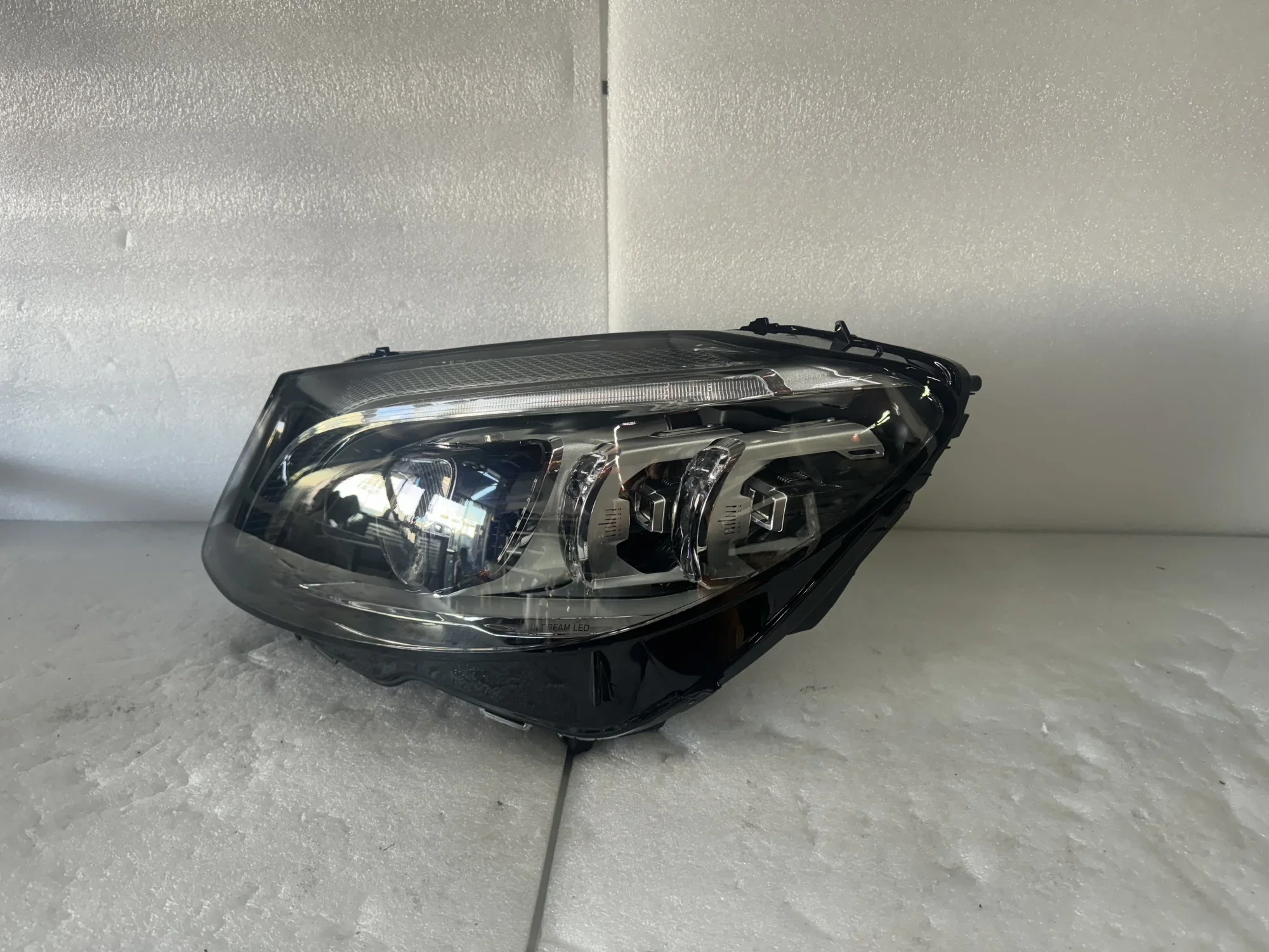 Applicable to 2018-2020 Benz Class C LED Headlight W205-2020 LED Headlight Lighting System W205
Applicable to 2018-2020 Benz Class C LED Headlight W205-2020 LED Headlight Lighting System W205
