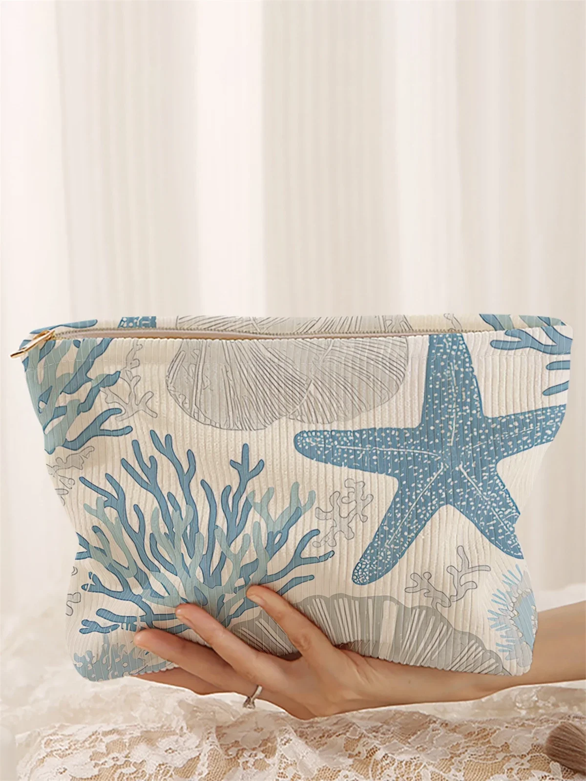1 starfish patterned corduroy makeup bag, lightweight zipper makeup storage box, multifunctional bag with lining
1 starfish patterned corduroy makeup bag, lightweight zipper makeup storage box, multifunctional bag with lining