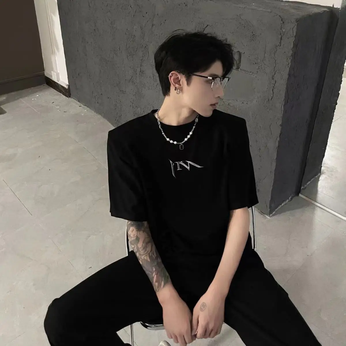 2024 summer niche print silhouette design short-sleeved men's high-end loose casual T-shirt trend men clothing y2k tops t shirts
2024 summer niche print silhouette design short-sleeved men's high-end loose casual T-shirt trend men clothing y2k tops t shirts