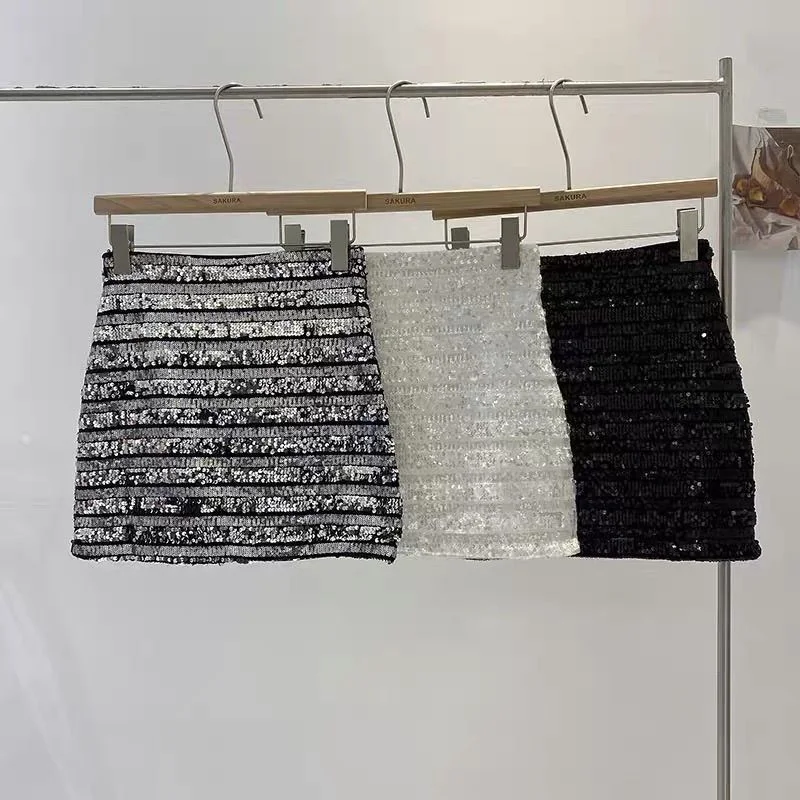 Новая женская короткая юбка с высокой талией и пайетками, облегающая, скрывающая недостатки фигуры, в корейском стиле, для повседневной носки
Новая женская короткая юбка с высокой талией и пайетками, облегающая, скрывающая недостатки фигуры, в корейском стиле, для повседневной носки