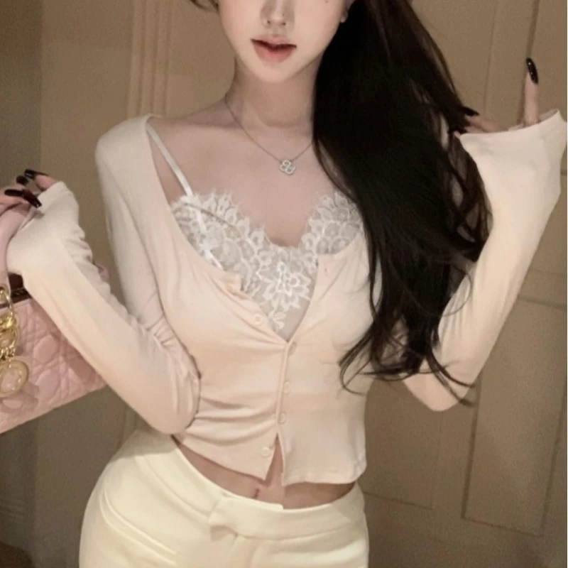 Women Crop Tops Vintage Korean Retro High Street Fake 2 Pieces Lace Patchwork T-Shirt Streetwear Tee Shirt
Women Crop Tops Vintage Korean Retro High Street Fake 2 Pieces Lace Patchwork T-Shirt Streetwear Tee Shirt
