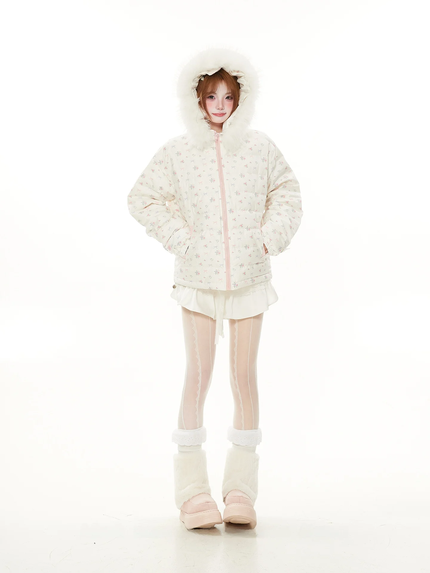 Милая женская зимняя теплая куртка с цветочным принтом, красивым меховым воротником и капюшоном, утепленная пухом и хлопком, верхняя одежда
Милая женская зимняя теплая куртка с цветочным принтом, красивым меховым воротником и капюшоном, утепленная пухом и хлопком, верхняя одежда