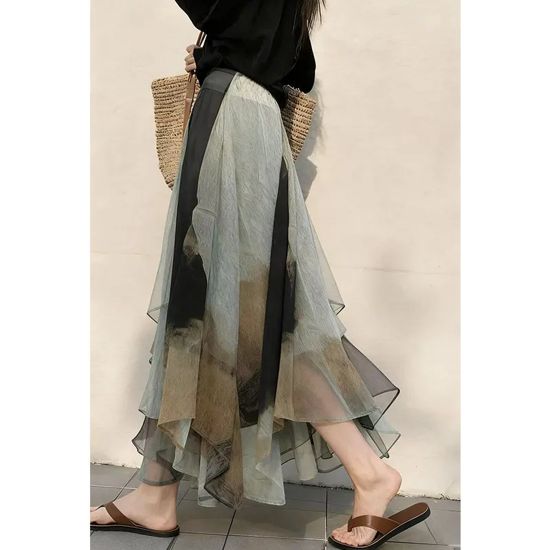 Женская юбка нового фасона для ранней весны: винтажная, с асимметричным подолом, пэчворк, с градиентным принтом
Женская юбка нового фасона для ранней весны: винтажная, с асимметричным подолом, пэчворк, с градиентным принтом