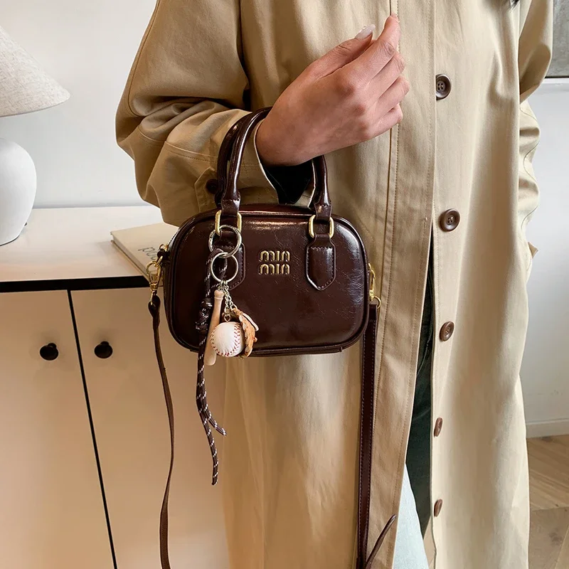 Simple Classic Diaper Bags For Women Designer Leather Messenger Bag Vintage Crossbody Bag Elegant Large Capacity Shoulder Bag
Simple Classic Diaper Bags For Women Designer Leather Messenger Bag Vintage Crossbody Bag Elegant Large Capacity Shoulder Bag