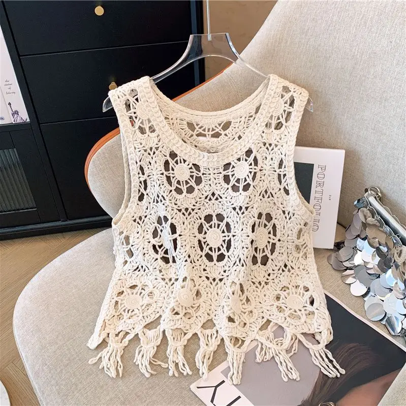 Knitted Short Women's Vest Top Hollow out Crochet Summer Tank Top And Cover up Two Piece Set Fashionable Ladies' Ensemble
Knitted Short Women's Vest Top Hollow out Crochet Summer Tank Top And Cover up Two Piece Set Fashionable Ladies' Ensemble