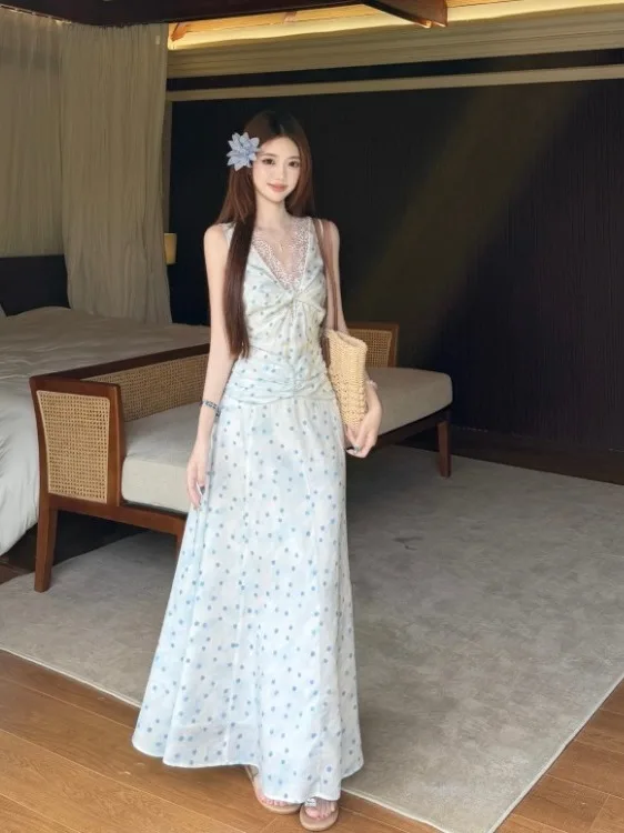 plus Size Women's Gentle Style V-Neck Lace Vest Dress Summer New Waist-Cinching Holiday Long Skirt Breathable Comfortable
plus Size Women's Gentle Style V-Neck Lace Vest Dress Summer New Waist-Cinching Holiday Long Skirt Breathable Comfortable