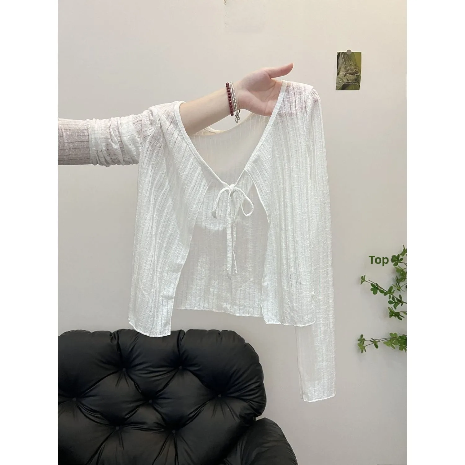 White Thin Hollow out Belted Sun Protection Knitted Cardigan Loose Short Female Top Breathable V-Neck Long Sleeve Casual Wear
White Thin Hollow out Belted Sun Protection Knitted Cardigan Loose Short Female Top Breathable V-Neck Long Sleeve Casual Wear