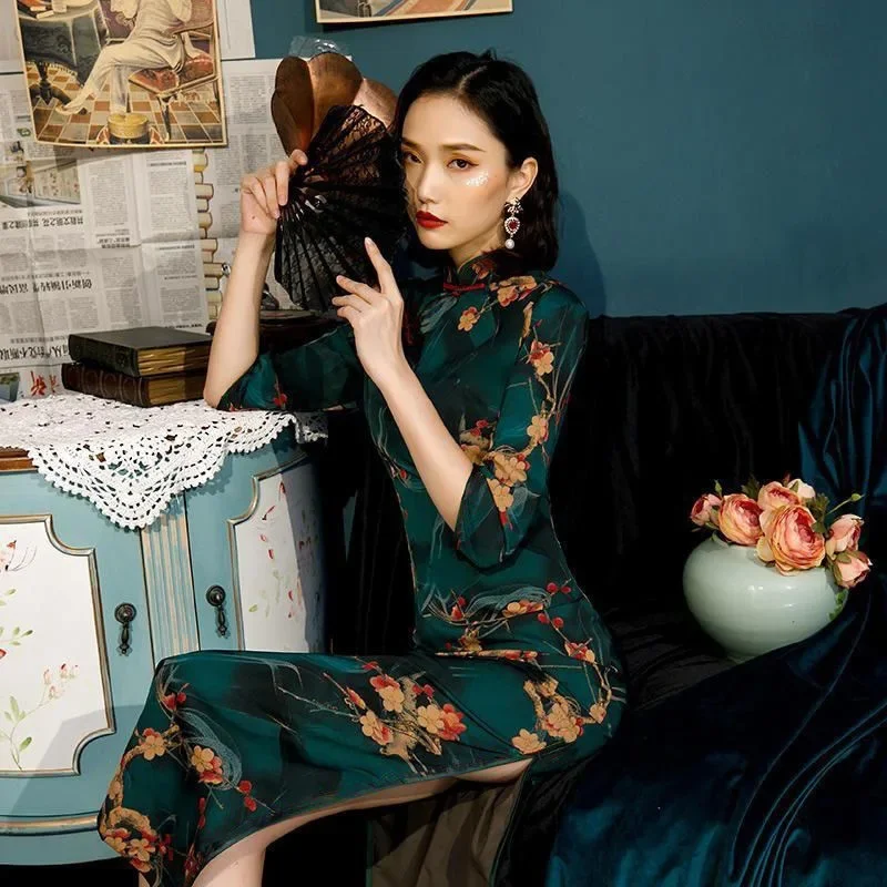 Старый Шанхайский зеленый тонкий Cheongsam, весна-лето 2024, новое винтажное платье Ципао в китайском стиле для молодых девушек с короткими рукавами
Старый Шанхайский зеленый тонкий Cheongsam, весна-лето 2024, новое винтажное платье Ципао в китайском стиле для молодых девушек с короткими рукавами