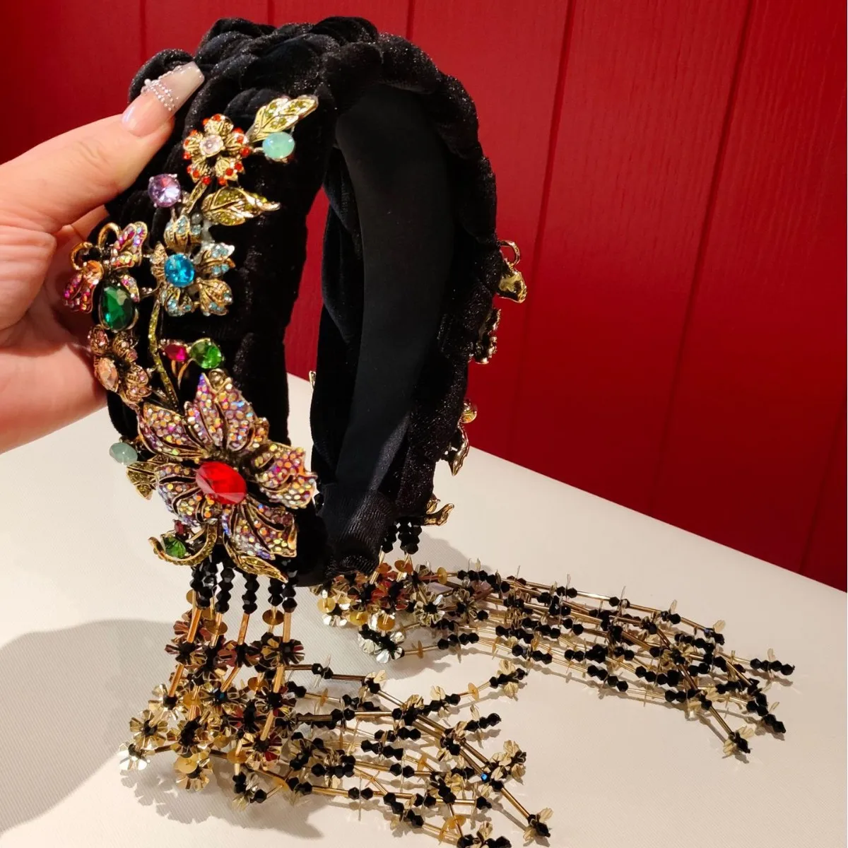 New Arrival: Modern Chinese Style Full Diamond Braided Tassel Headband - Luxurious Hair Accessory
New Arrival: Modern Chinese Style Full Diamond Braided Tassel Headband - Luxurious Hair Accessory