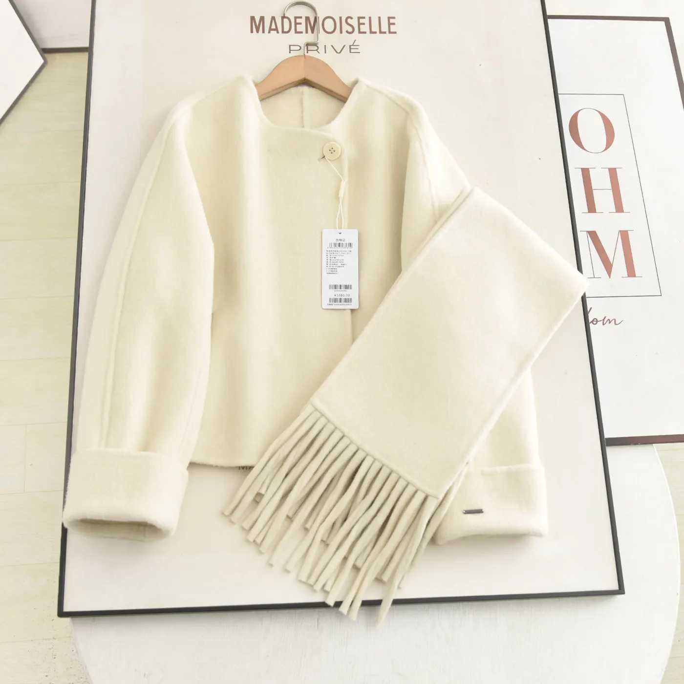 Зимнее шерстяное пальто-шарф Aosphere Sensation в корейском стиле, универсальное, маленького размера, осень-зима 2025, модная верхняя одежда
Зимнее шерстяное пальто-шарф Aosphere Sensation в корейском стиле, универсальное, маленького размера, осень-зима 2025, модная верхняя одежда