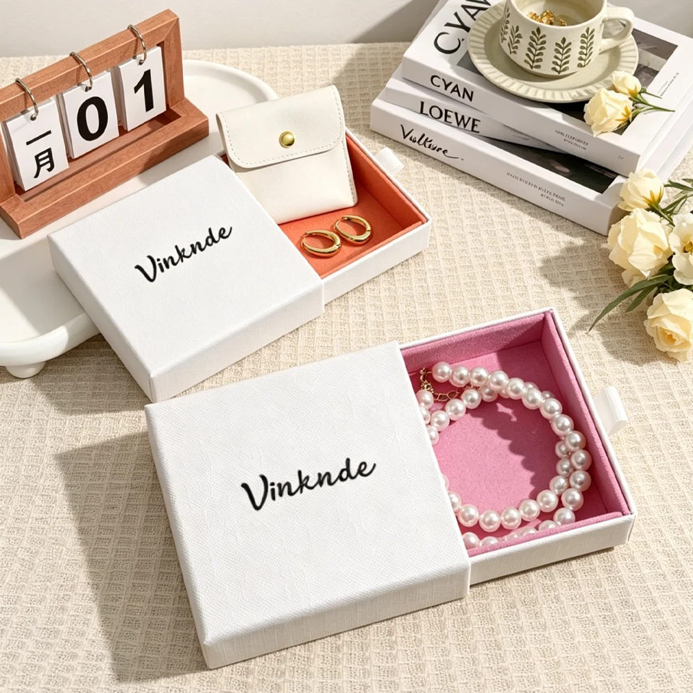 Custom Logo 10/24/50Pcs 9.5x9.5x2.5cm Drawer Jewelry Premium Box without Sponge Display Brooch Rings Earrings Wedding Favor
Custom Logo 10/24/50Pcs 9.5x9.5x2.5cm Drawer Jewelry Premium Box without Sponge Display Brooch Rings Earrings Wedding Favor