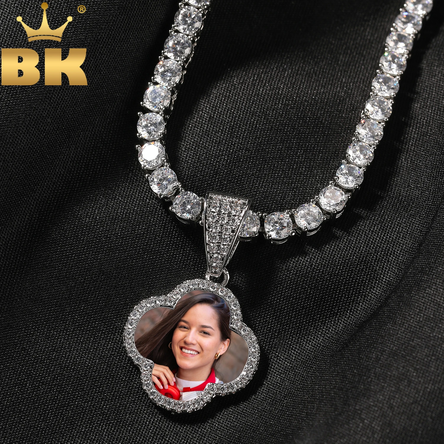 TBTK DIY Pictures Custom Clover Shape Photo Pendant Engrave Name Fashion Memory Jewelry For Couple Lucky Gift
TBTK DIY Pictures Custom Clover Shape Photo Pendant Engrave Name Fashion Memory Jewelry For Couple Lucky Gift