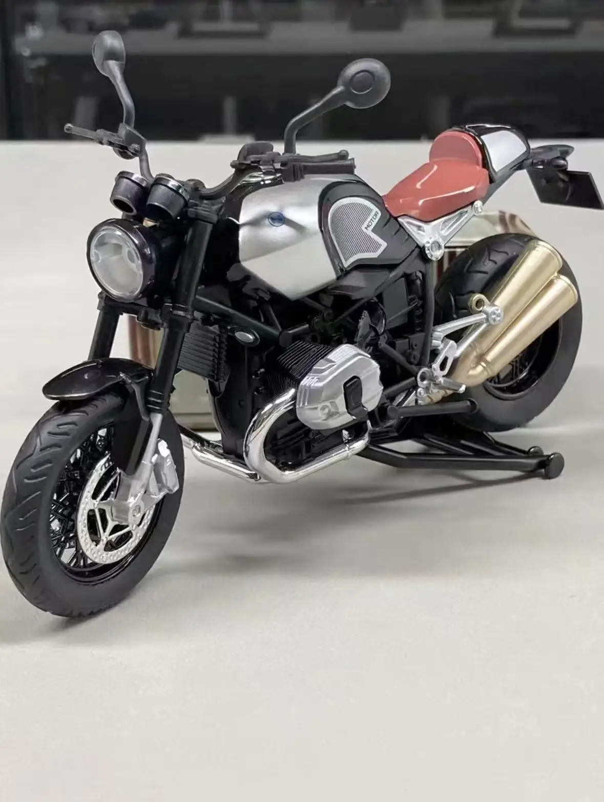 Large 1:9 BMW Latte Alloy Motorcycle Simulation Suspension Steering Model Light Boy Gift
Large 1:9 BMW Latte Alloy Motorcycle Simulation Suspension Steering Model Light Boy Gift