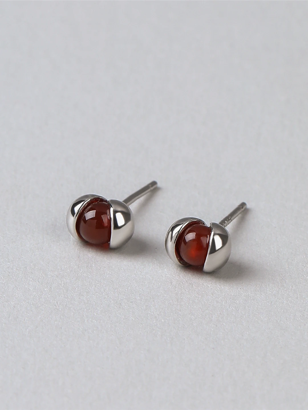 Fanling S925 Sterling Silver Ear Cuff Retro Oxidation Resistant round Shape Fashionable Commuter Style Red Bean Pod Design
Fanling S925 Sterling Silver Ear Cuff Retro Oxidation Resistant round Shape Fashionable Commuter Style Red Bean Pod Design