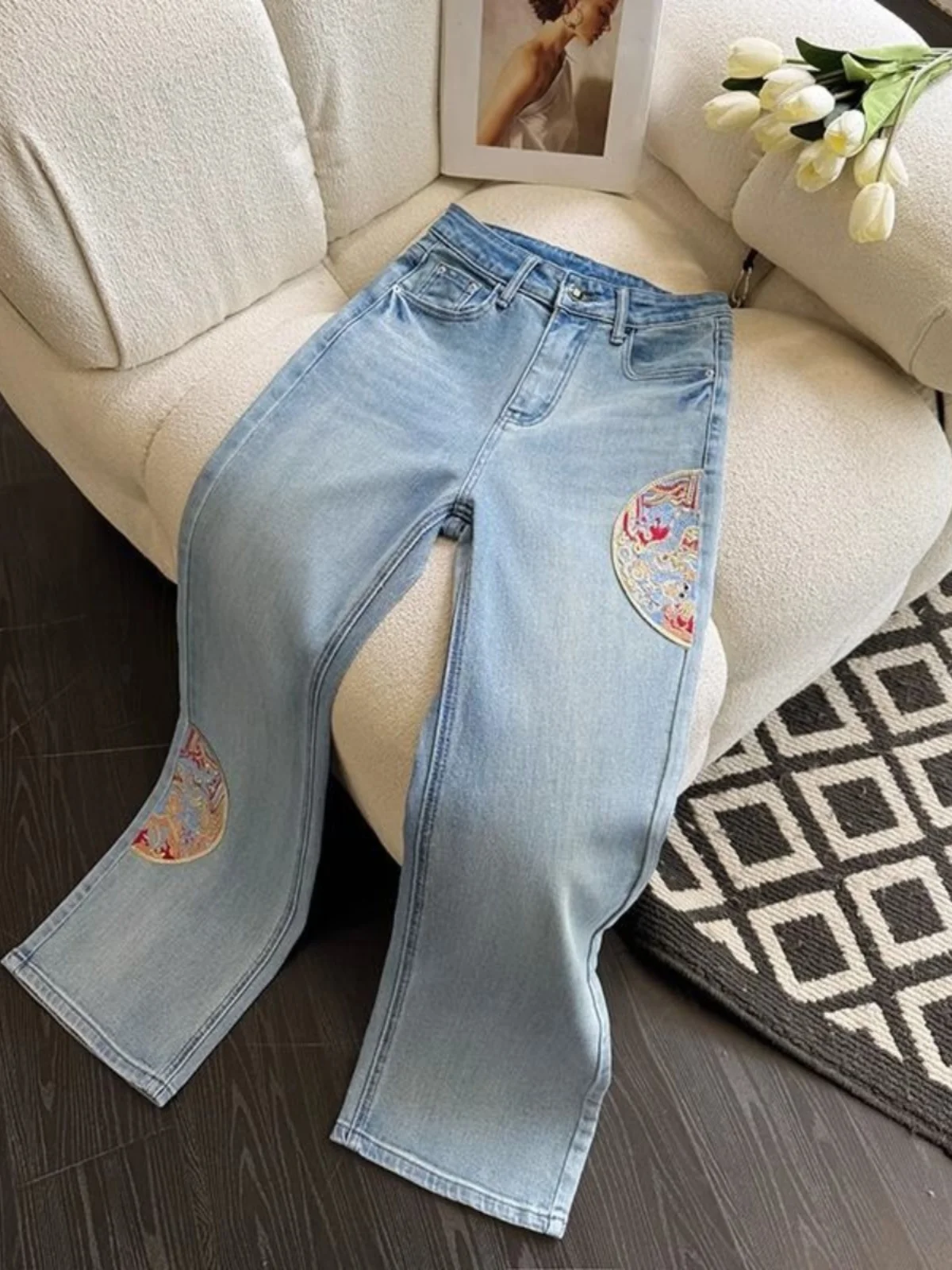 Spring 2024 Women's High Waist Wide Leg Jeans Embroidered Straight Loose Fit Trousers Faionable Slimming Effect Casual Wear
Spring 2024 Women's High Waist Wide Leg Jeans Embroidered Straight Loose Fit Trousers Faionable Slimming Effect Casual Wear
