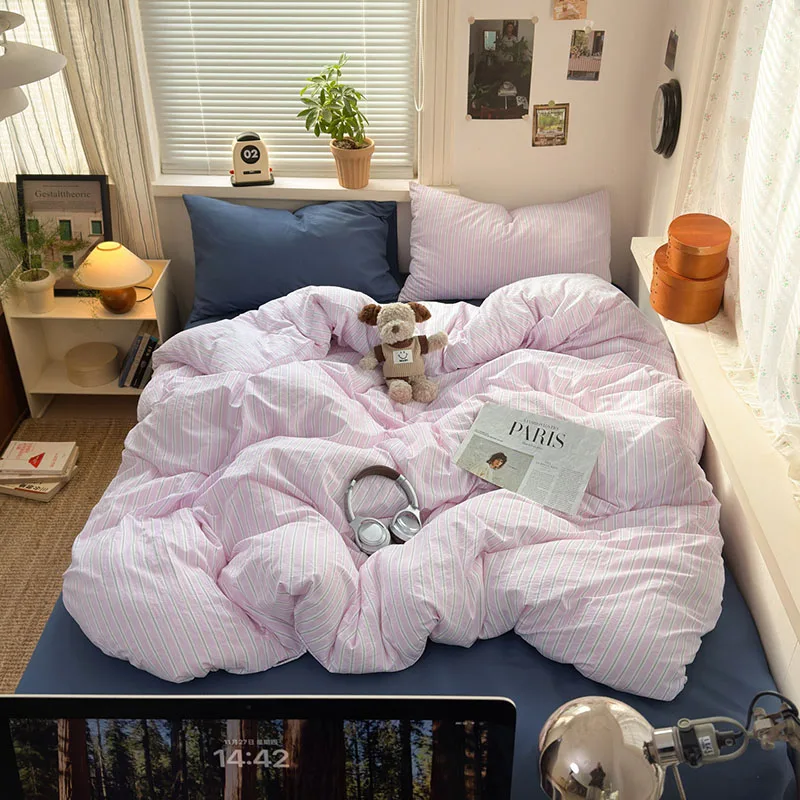 Japanese Striped Polyester Bedding Set Simple Single Skin-Friendly Bedclothes for Dormitory Soft Skin-Friendly Home Decoration
Japanese Striped Polyester Bedding Set Simple Single Skin-Friendly Bedclothes for Dormitory Soft Skin-Friendly Home Decoration
