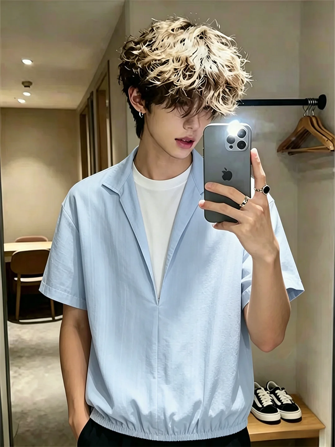 Blue Summer Casual Fit V-Neck Short Sleeve Shirt Men's CleanFit High-End Feeling Cool Handsome Fake Two-Piece Shirt
Blue Summer Casual Fit V-Neck Short Sleeve Shirt Men's CleanFit High-End Feeling Cool Handsome Fake Two-Piece Shirt