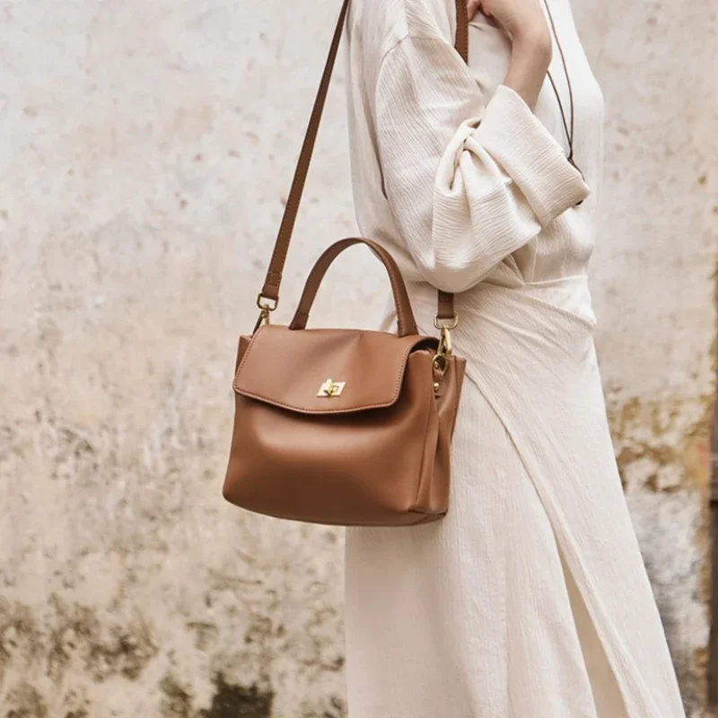 Ladies' handbag 2026 new crossbody bag, women's cowhide commuting shoulder bag, large capacity genuine leather women's bag
Ladies' handbag 2026 new crossbody bag, women's cowhide commuting shoulder bag, large capacity genuine leather women's bag