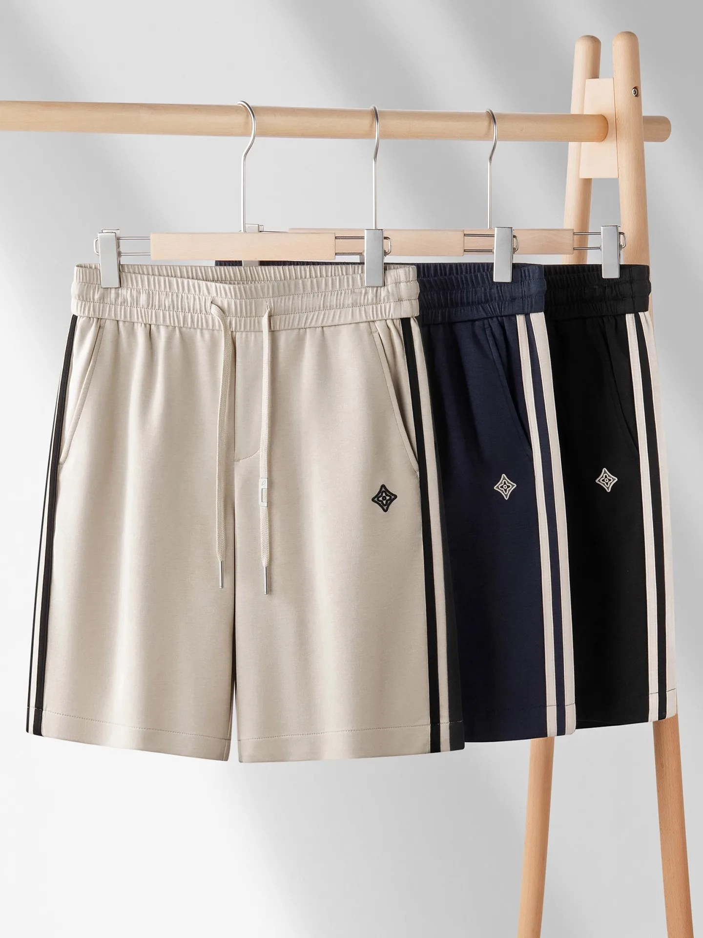 JSBD summer light luxury fashion soft, soft and delicate modal cotton five-inch pants men's drawstring elastic casual shorts
JSBD summer light luxury fashion soft, soft and delicate modal cotton five-inch pants men's drawstring elastic casual shorts