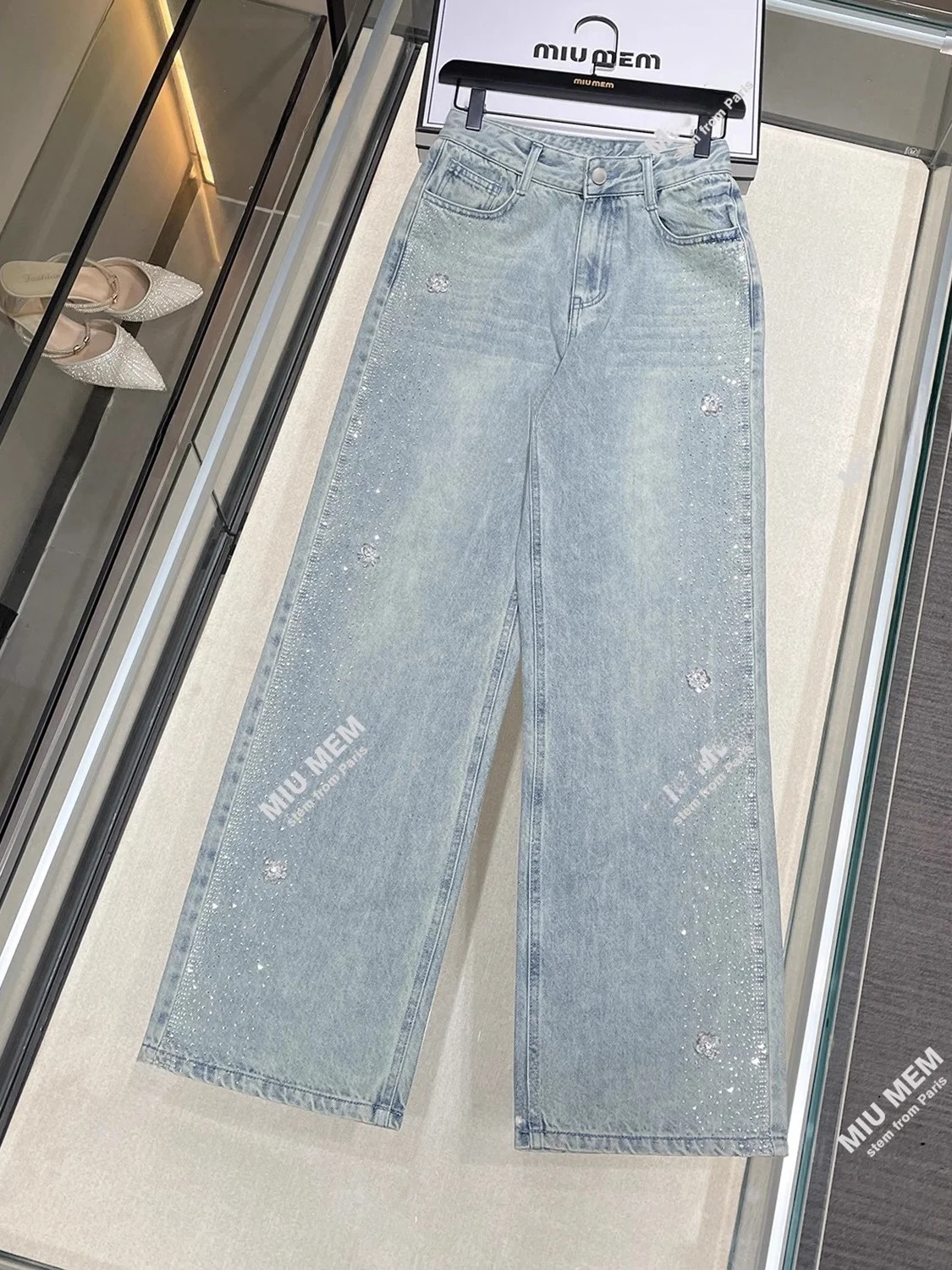 High Waist Wide Leg Denim Jeans Women's Premium Faion Heavy Embellied Rhinestone Straight Cut Autumn New Arrival
High Waist Wide Leg Denim Jeans Women's Premium Faion Heavy Embellied Rhinestone Straight Cut Autumn New Arrival