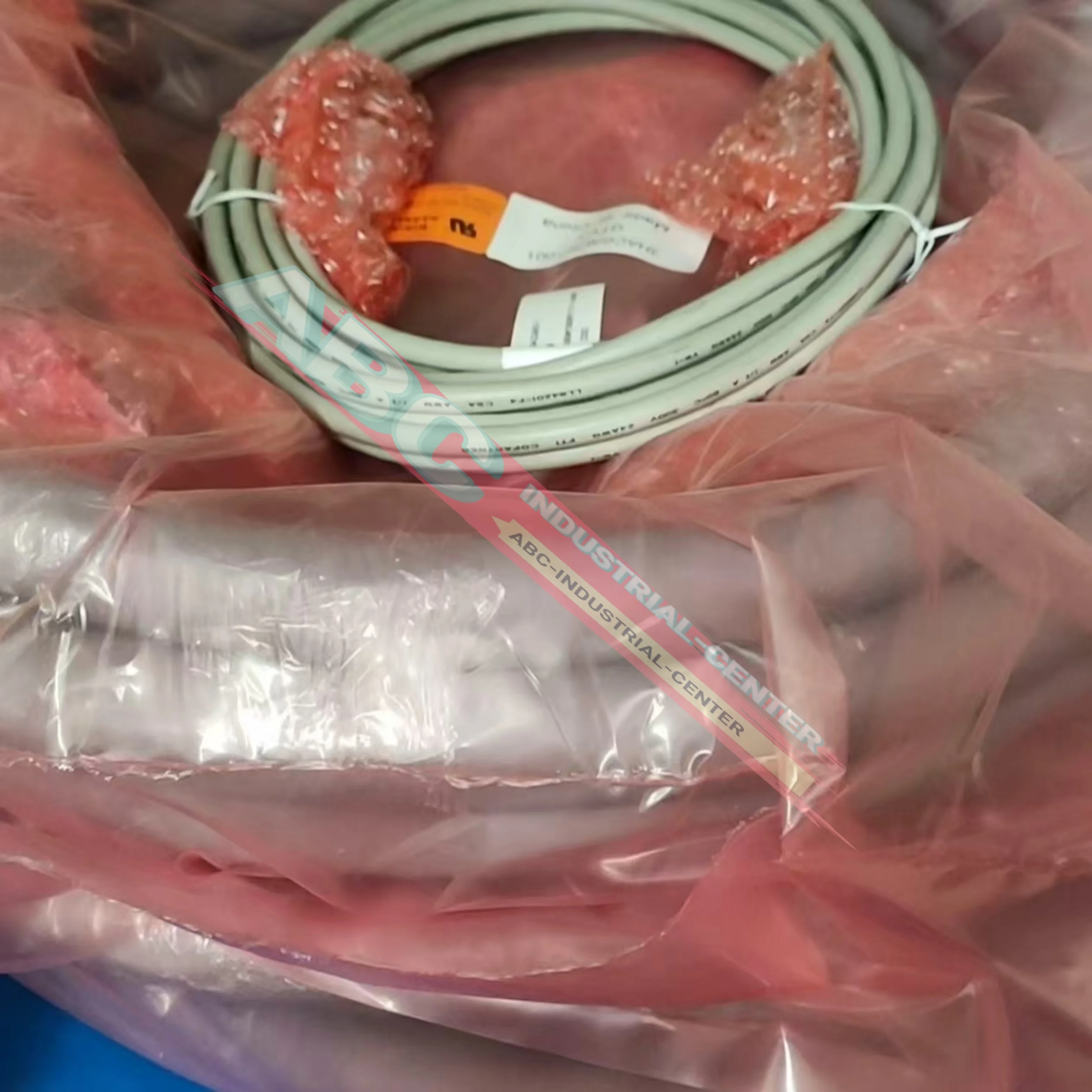 Новый оригинальный кабель питания промышленного робота 3HAC026787-002 15M
Новый оригинальный кабель питания промышленного робота 3HAC026787-002 15M