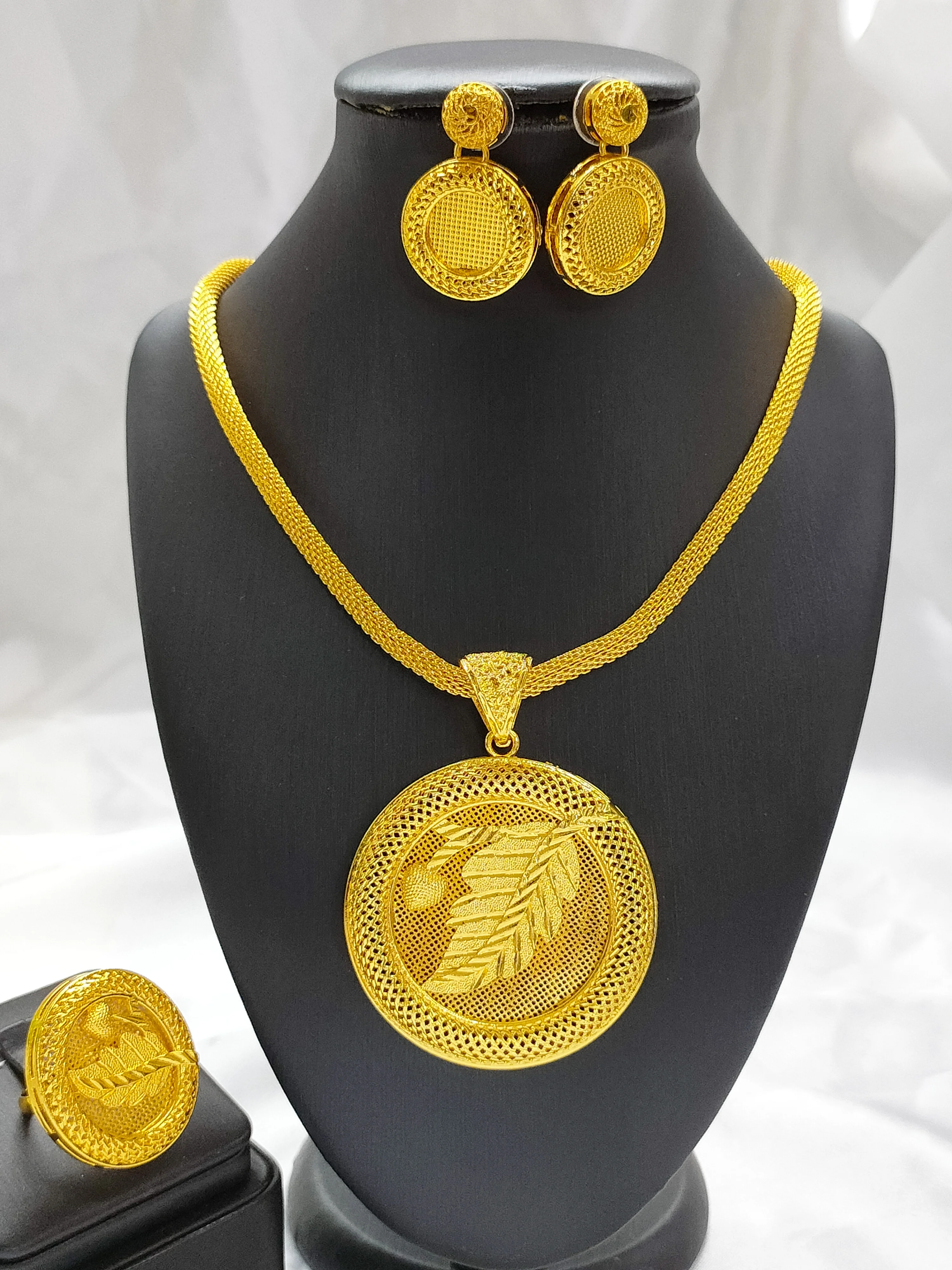 AfricanTrendy Jewelry Set for Women Coin Necklace Earrings Ring Dubai 24k Gold Color Fashion Jewellery for Part
AfricanTrendy Jewelry Set for Women Coin Necklace Earrings Ring Dubai 24k Gold Color Fashion Jewellery for Part