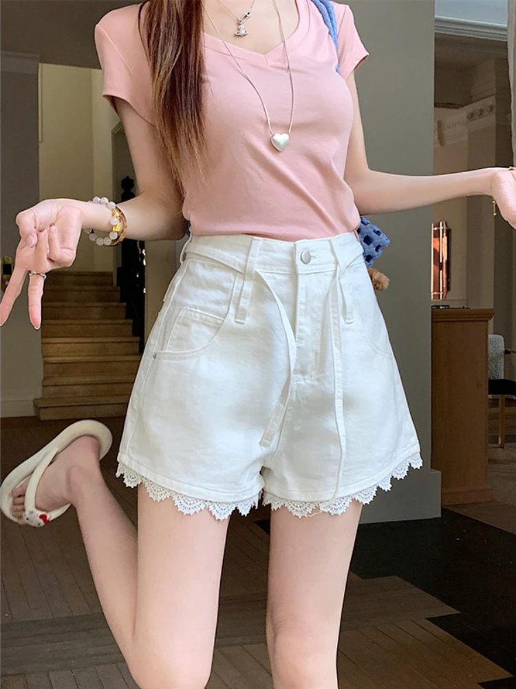 Lace Trim Sweet White Denim Shorts Women 2026 Summer New A-line Hot Pants Korean Fashion Leisure Loose Jean Shorts for Women
Lace Trim Sweet White Denim Shorts Women 2026 Summer New A-line Hot Pants Korean Fashion Leisure Loose Jean Shorts for Women