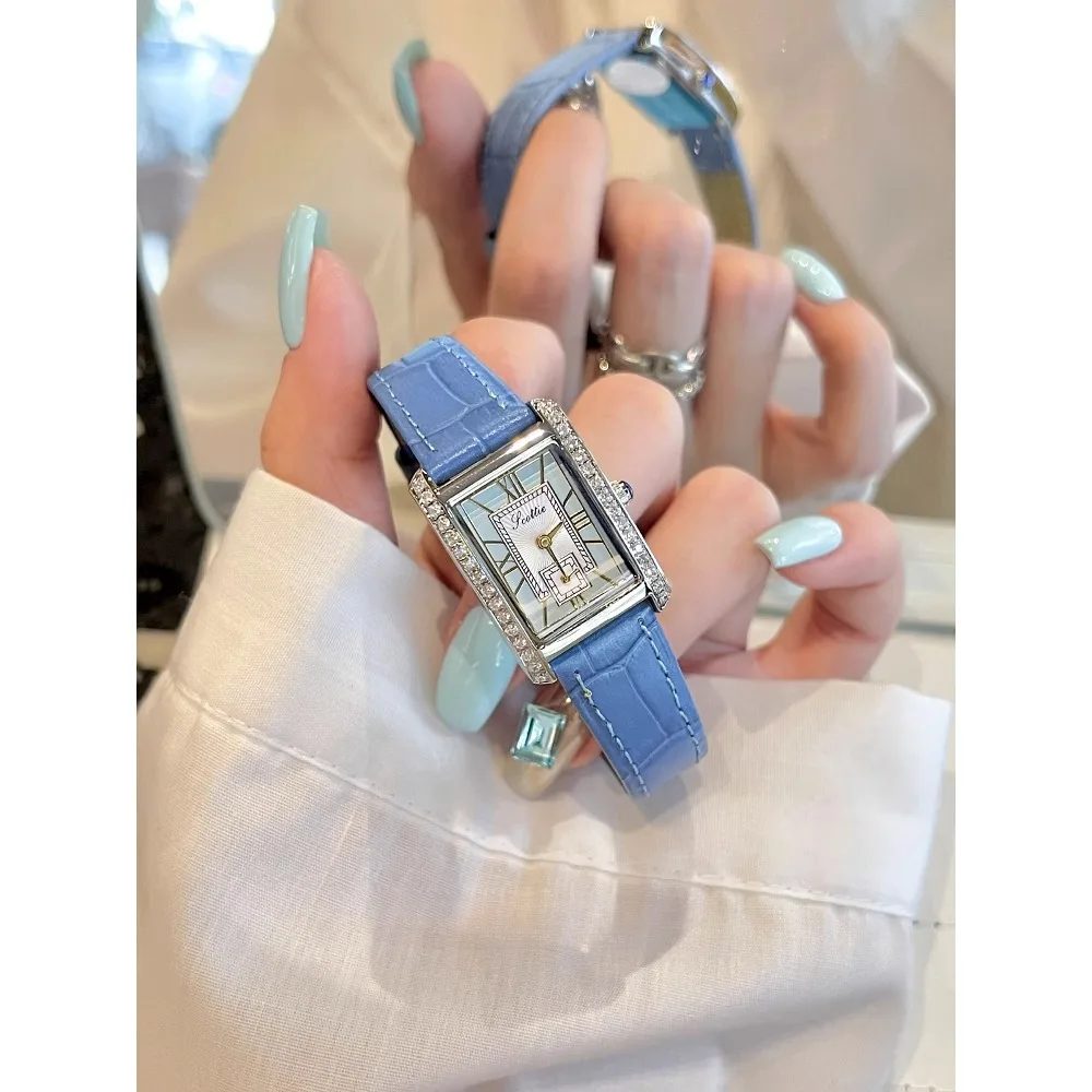 Retro small square watch women's watch, light luxury high-value fashion women's watch
Retro small square watch women's watch, light luxury high-value fashion women's watch