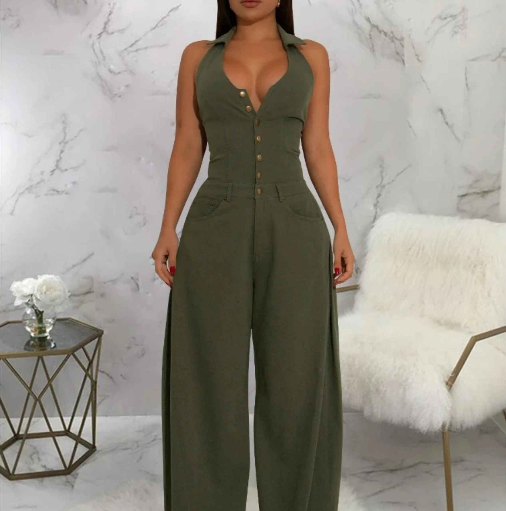 Женский летний комбинезон с V-образным вырезом, без рукавов, на пуговицах, с широкими штанинами, для отпуска и улицы, цельный комплект
Женский летний комбинезон с V-образным вырезом, без рукавов, на пуговицах, с широкими штанинами, для отпуска и улицы, цельный комплект