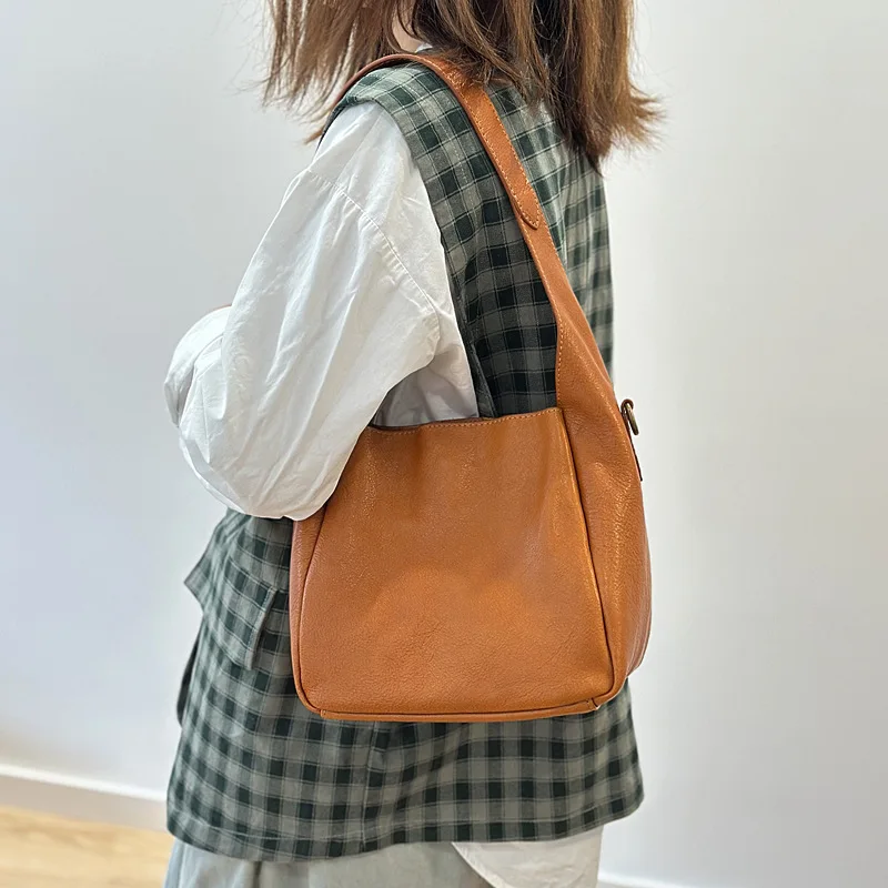 Genuine Leather Woman Shoulder Bags Luxury Handmade 2026 Autumn Retro Fashion Solid Color Quality Cowhide Handbags for Women
Genuine Leather Woman Shoulder Bags Luxury Handmade 2026 Autumn Retro Fashion Solid Color Quality Cowhide Handbags for Women