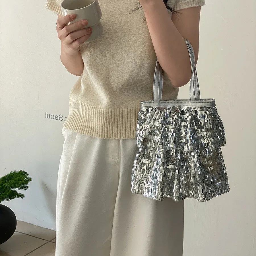 Creative Pleated Design Portable Light Luxury Niche Sequined Shopping Bag
Creative Pleated Design Portable Light Luxury Niche Sequined Shopping Bag
