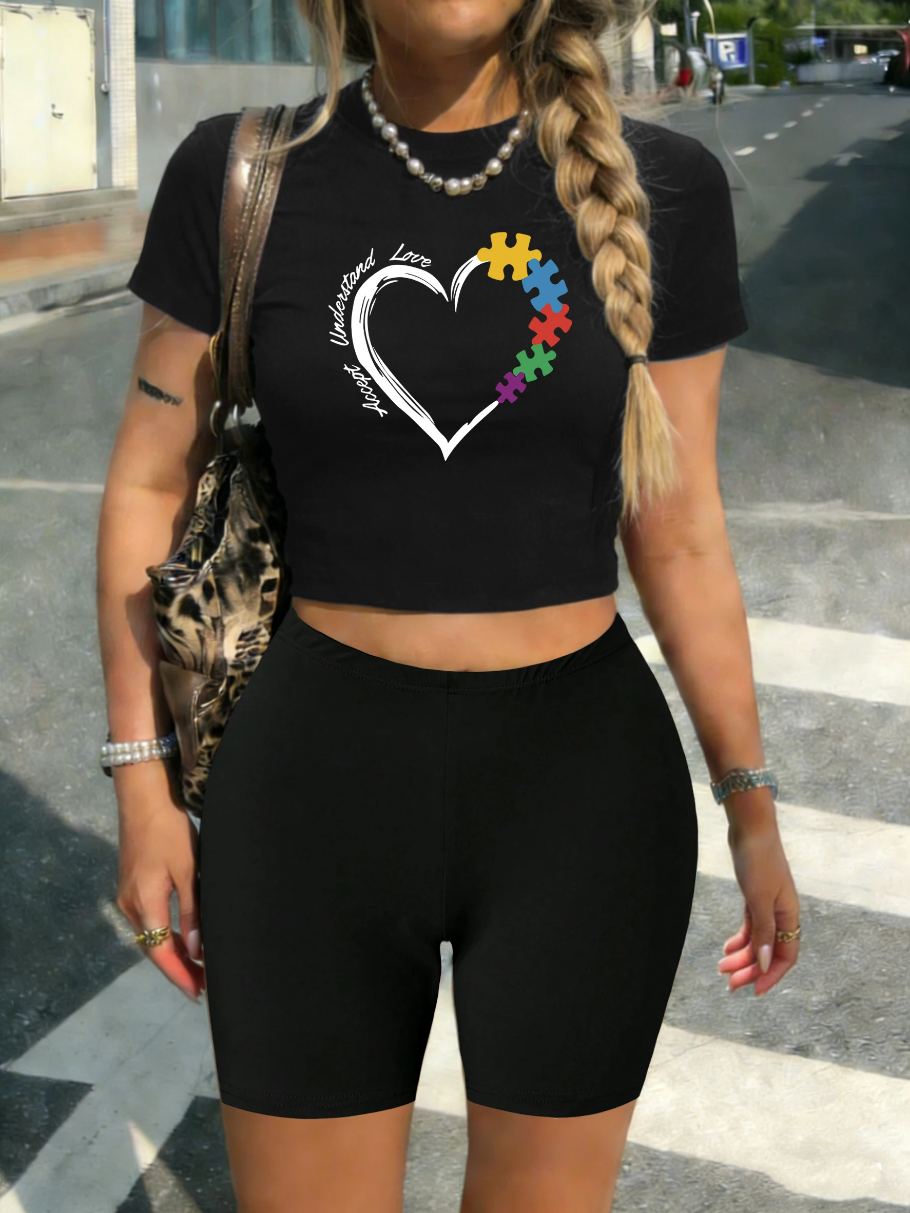 Комплект летних футболок с принтом Line Puzzle Love Pattern для женщин: мягкие укороченные топы для фитнеса и модные шорты в стиле Y2K High Street
Комплект летних футболок с принтом Line Puzzle Love Pattern для женщин: мягкие укороченные топы для фитнеса и модные шорты в стиле Y2K High Street