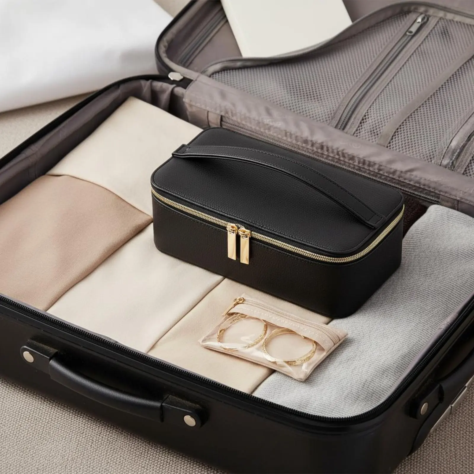 Portable Jewelry Travel Case Sleek Design 12-Pouch Jewelry Storage Box Large Capacity Safeguarding Soft Lining for Travelers
Portable Jewelry Travel Case Sleek Design 12-Pouch Jewelry Storage Box Large Capacity Safeguarding Soft Lining for Travelers