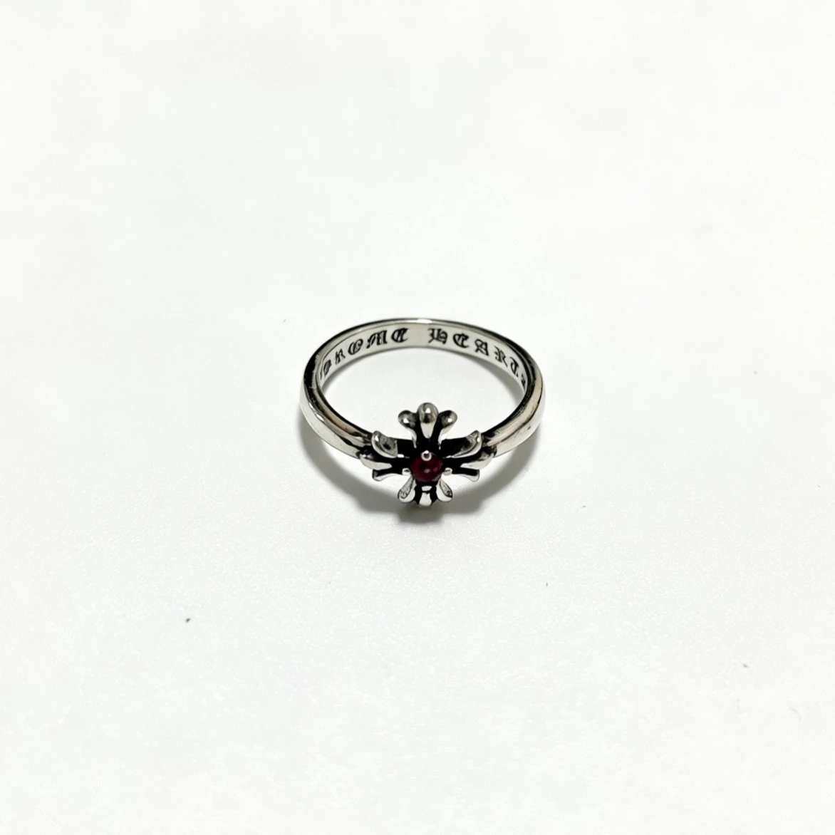S925 sterling silver CH vintage distressed rattan flower cross ring hip hop personality ring for men and women couples versatile
S925 sterling silver CH vintage distressed rattan flower cross ring hip hop personality ring for men and women couples versatile