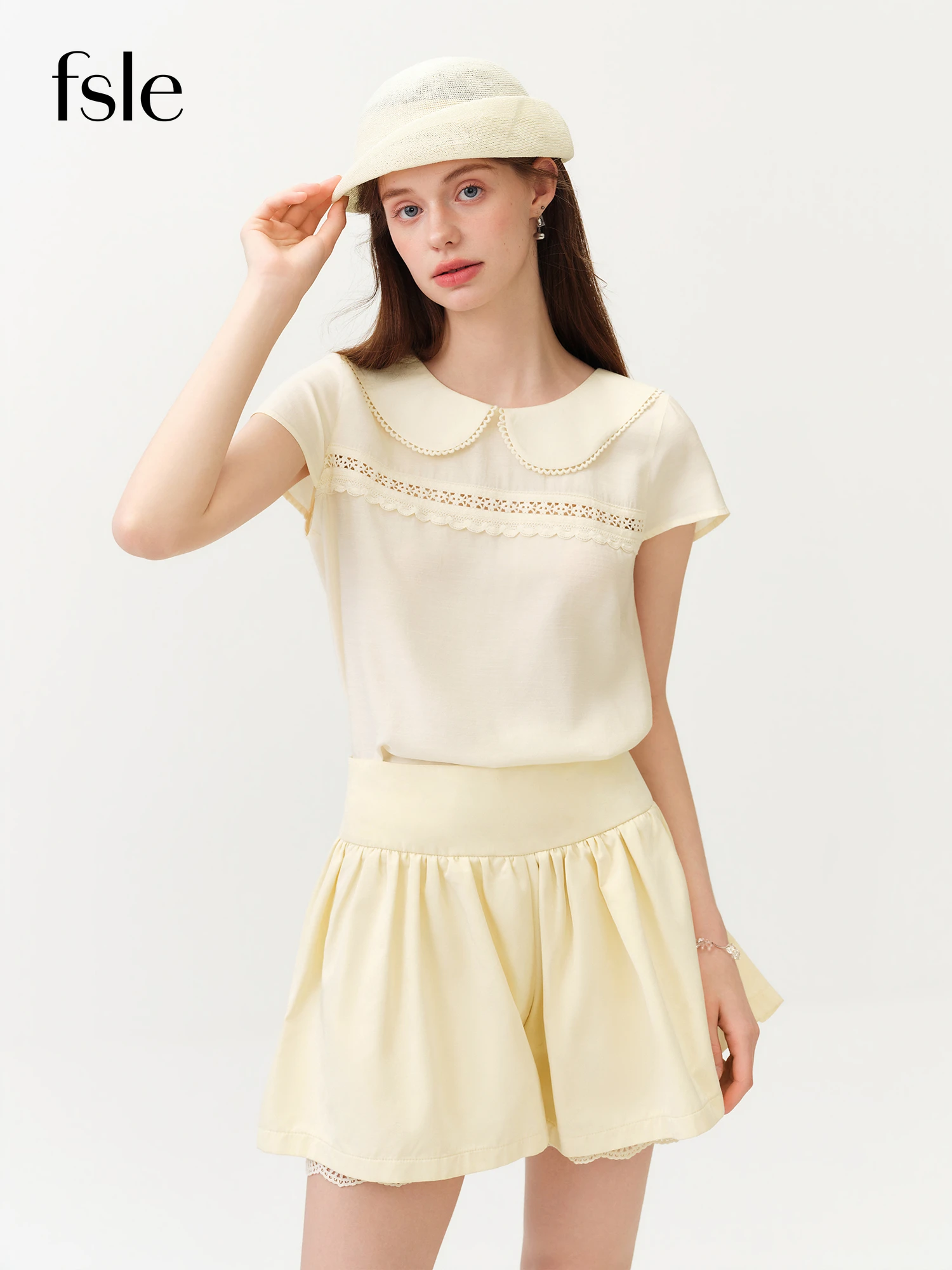 FSLE 2026 Summer Women's Acetate French-Inspired Peter Pan Collar Shirt Short Sleeve Openwork Lace Trim for Office Commute
FSLE 2026 Summer Women's Acetate French-Inspired Peter Pan Collar Shirt Short Sleeve Openwork Lace Trim for Office Commute