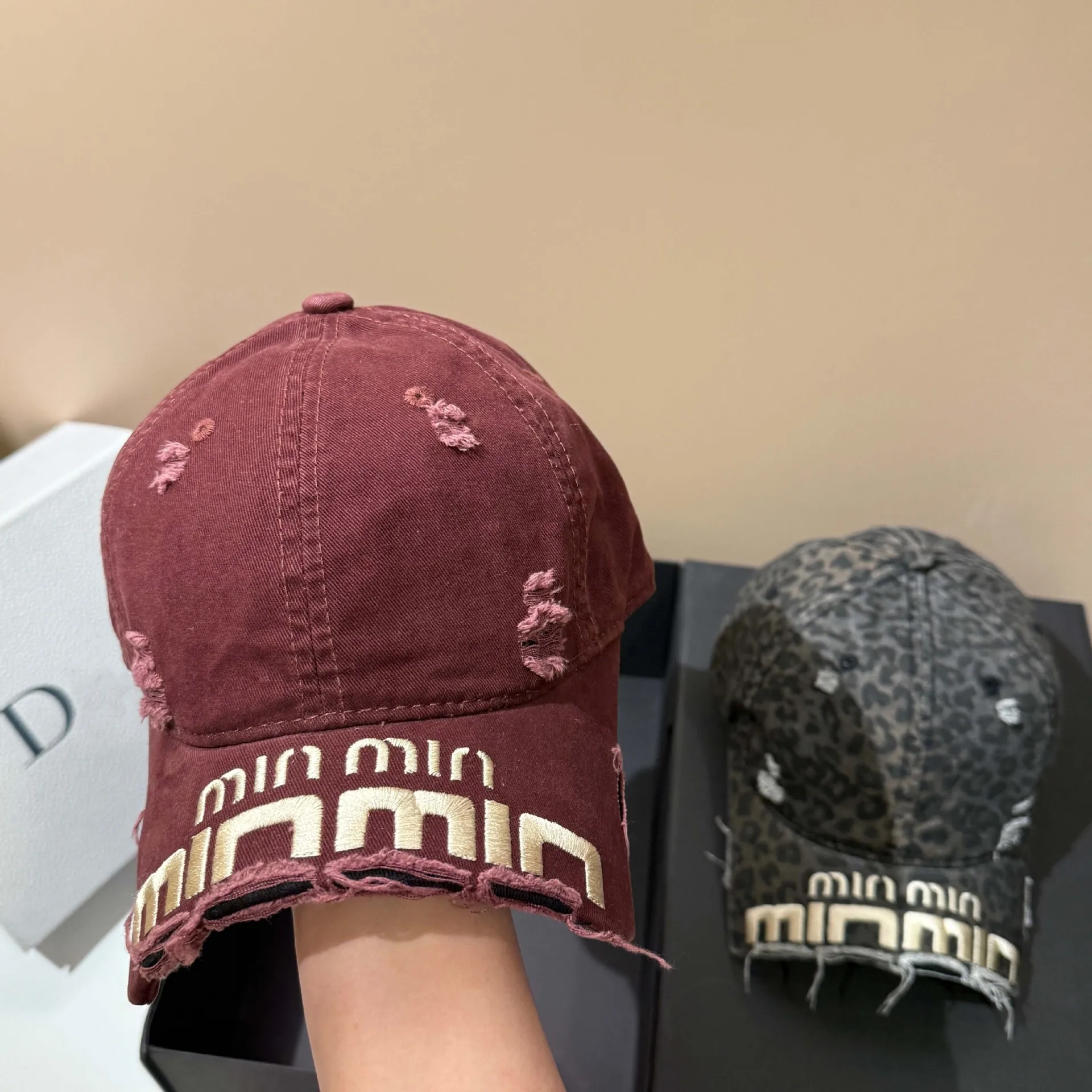 2025 new fashion ripped embroidery min letter baseball cap spring and autumn outdoor versatile age-reducing denim cap
2025 new fashion ripped embroidery min letter baseball cap spring and autumn outdoor versatile age-reducing denim cap