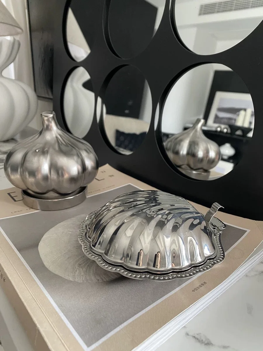 French Retro Stainless Steel Shell Butter Box Jewelry Storage Box Antique Food Box
French Retro Stainless Steel Shell Butter Box Jewelry Storage Box Antique Food Box
