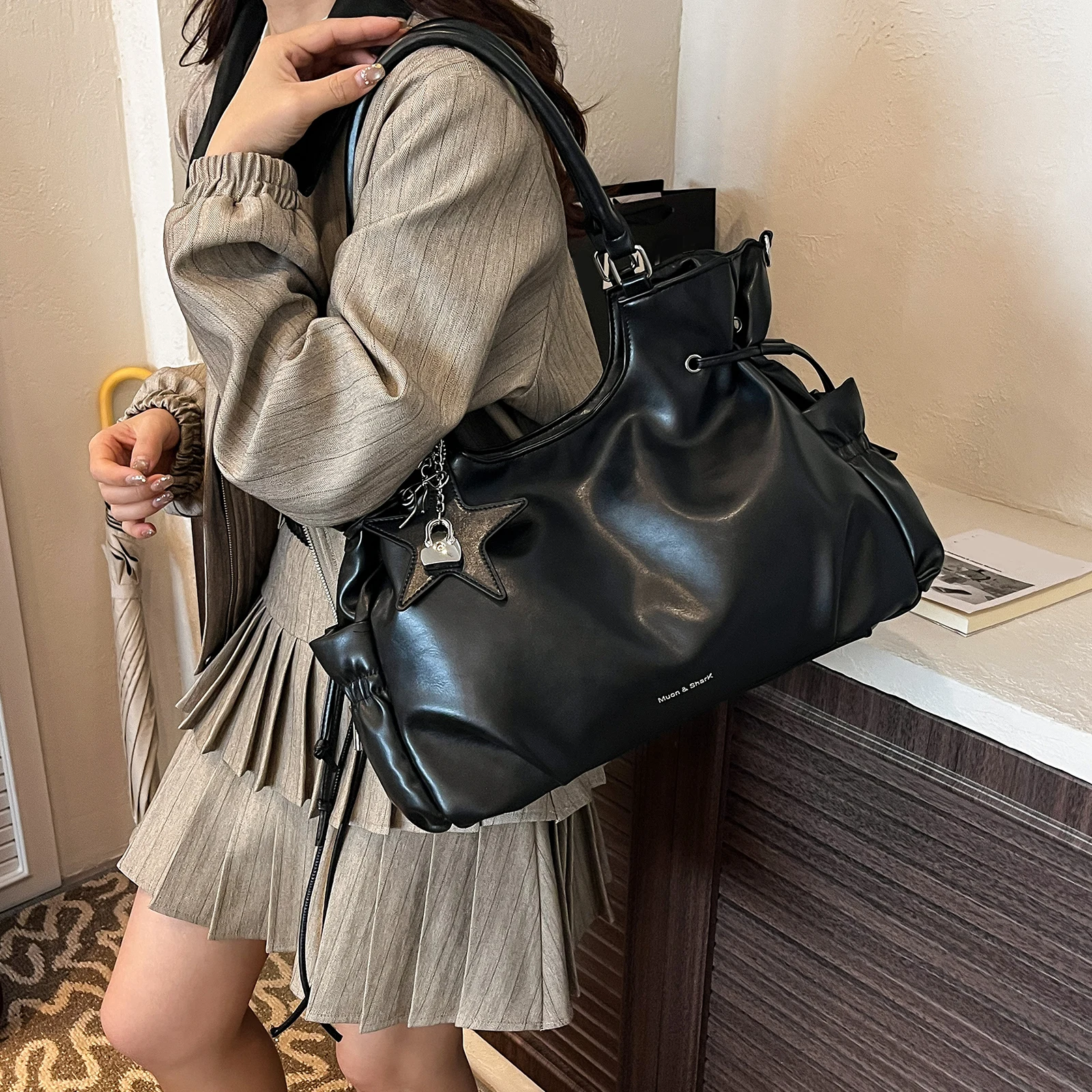 Сумка-тоут из искусственной кожи, большая вместительная сумка-шоппер, однотонная сумка-тоут, вместительная сумка для бизнеса, офиса, работы, путешествий
Сумка-тоут из искусственной кожи, большая вместительная сумка-шоппер, однотонная сумка-тоут, вместительная сумка для бизнеса, офиса, работы, путешествий