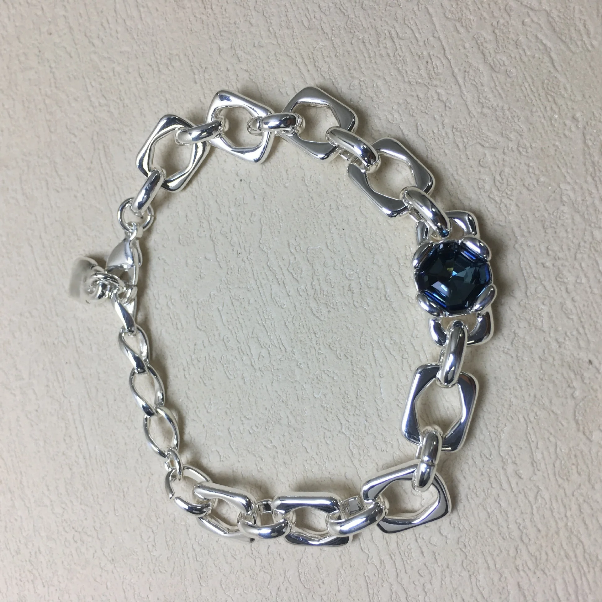 2025 Summer Sparkling Palace Style Blue Crystal Silver Geometric Chain Bracelet Women's High End Accessories Jewelry Gift
2025 Summer Sparkling Palace Style Blue Crystal Silver Geometric Chain Bracelet Women's High End Accessories Jewelry Gift