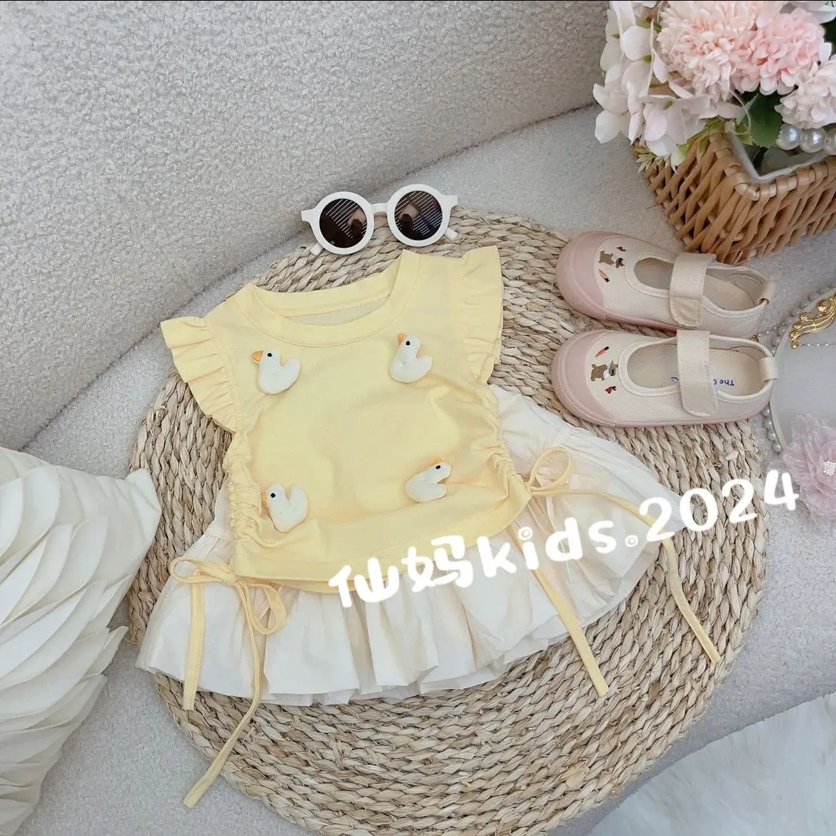 Girls Set Flying Sleeve Duck Top+Flower Bud Shorts and Skirt Two-piece Suit for Outer Wear Children's Sets Loungewear Outfit
Girls Set Flying Sleeve Duck Top+Flower Bud Shorts and Skirt Two-piece Suit for Outer Wear Children's Sets Loungewear Outfit
