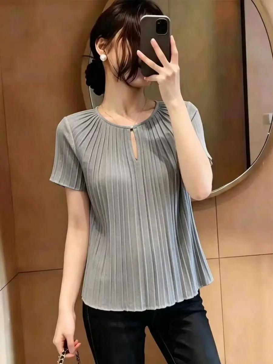 2026 New Pure Color Pleated Short Sleeve Women's Shirt Slimming Concealing Professional Grade Chiffon Small Top Casual Style
2026 New Pure Color Pleated Short Sleeve Women's Shirt Slimming Concealing Professional Grade Chiffon Small Top Casual Style